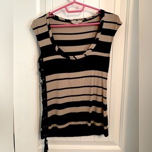 Veronica Maine short sleeve with tie down one side. Size XS